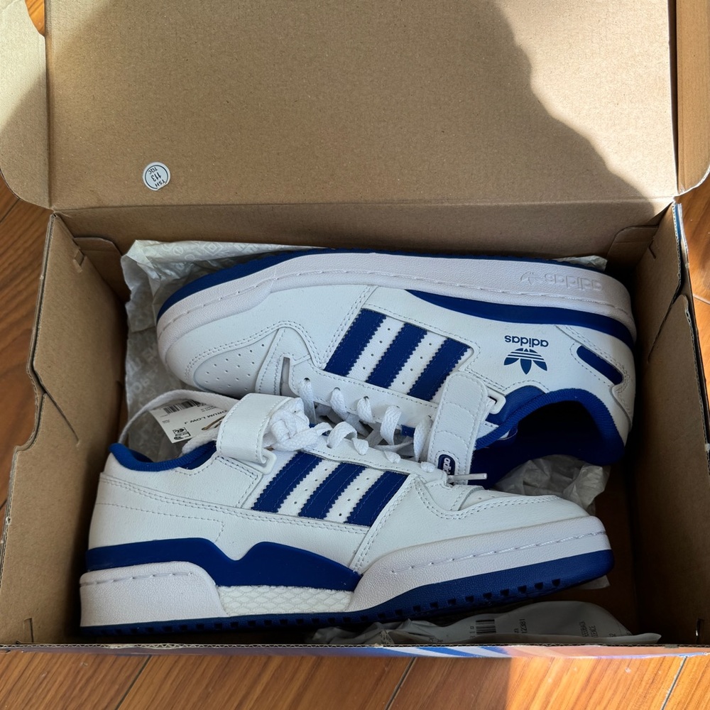 Adidas Forum Low sz M6/W7 Brand New